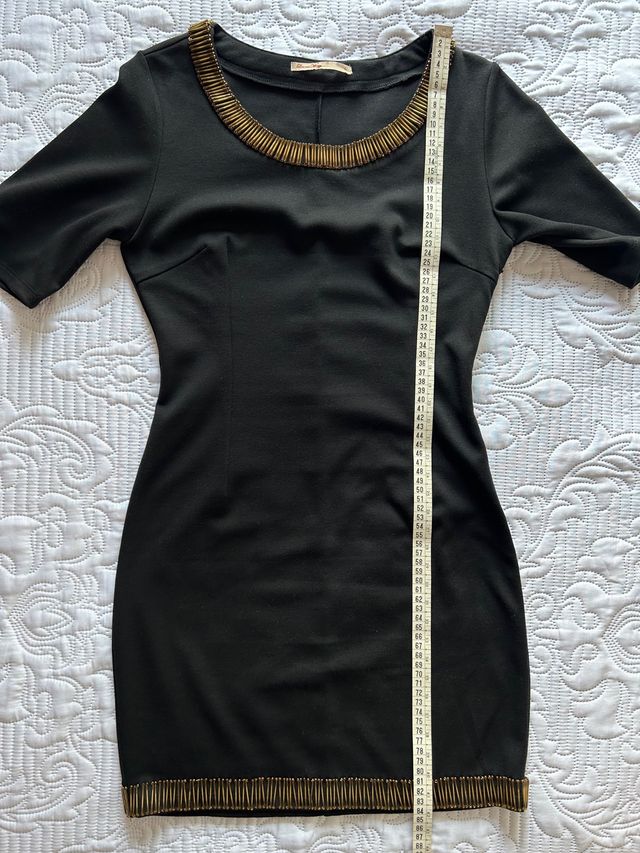 Vestido negro con abalorios