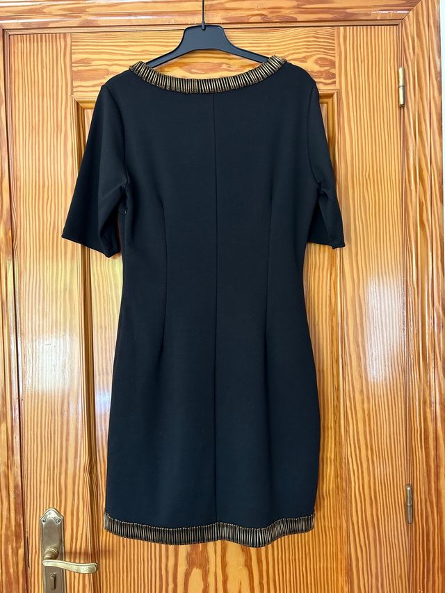 Vestido negro con abalorios