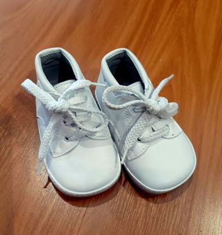 Zapatos de bebé blancos