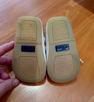 Zapatos de bebé blancos