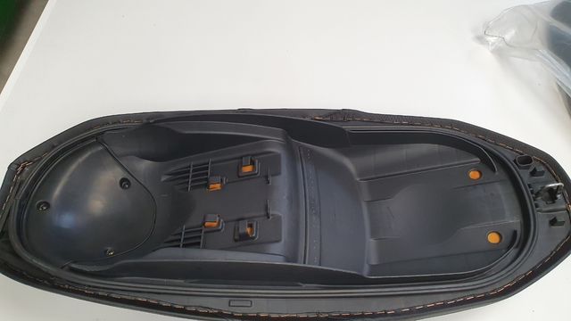 se vende asiento honda forza 125o300 