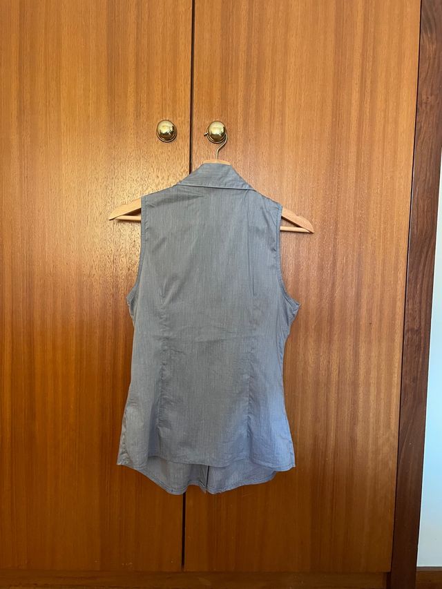 Top com pormenor em renda