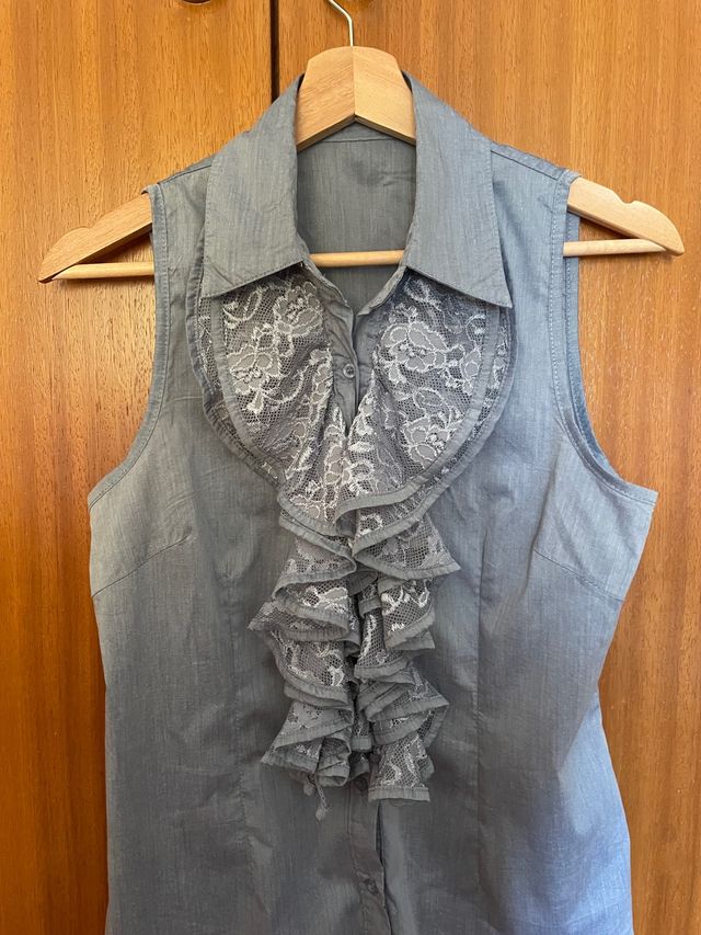 Top com pormenor em renda