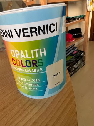 Vernice nuova color vaniglia 