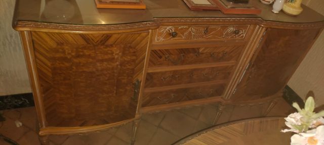 Mueble de comedor con espejo 