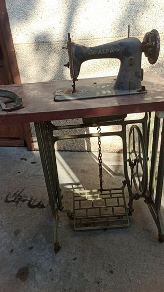 Maquina de coser antigua