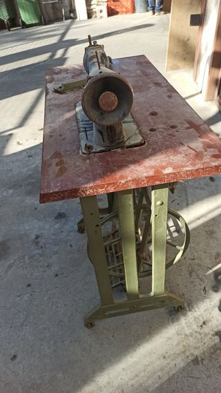 Maquina de coser antigua