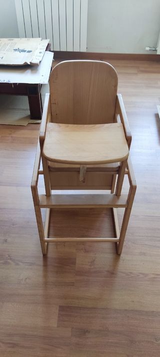 Trona multifuncional de madera