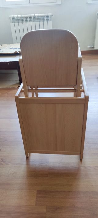 Trona multifuncional de madera