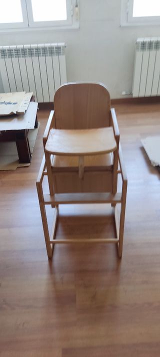 Trona multifuncional de madera