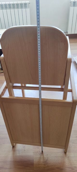 Trona multifuncional de madera