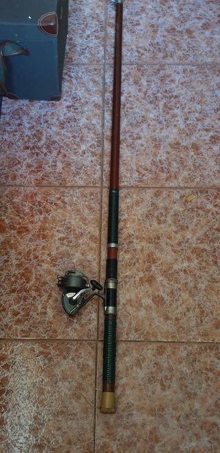 caña antigua lerc con carrete karmann 41 
