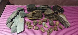 Piedras y pizarra para acuario