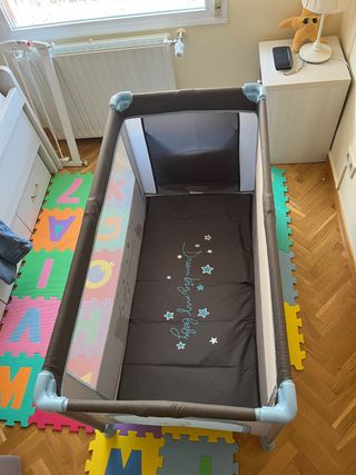 Cuna de viaje con cambiador incluido