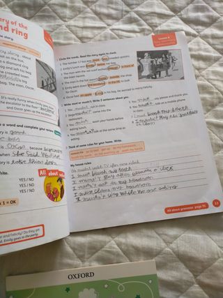 Cuadernillo activity book Allí abour us