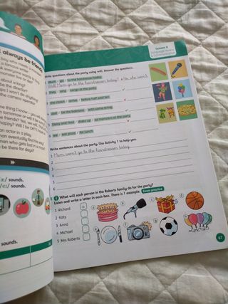 Cuadernillo activity book Allí abour us