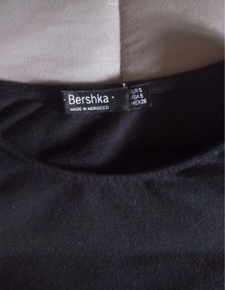 Top negro de BERSHKA