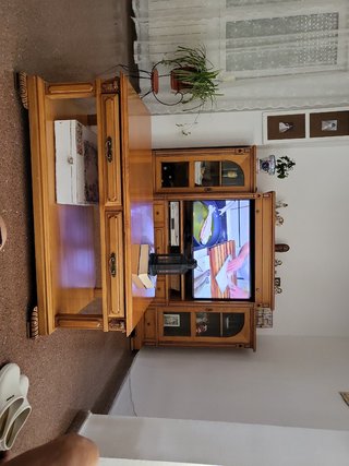 Mueble de madera de pino para la tele