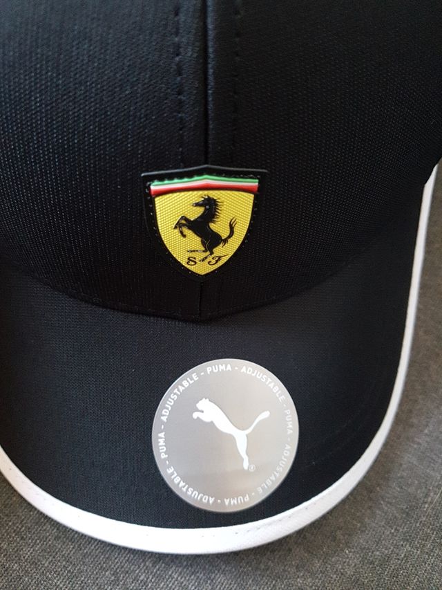 Gorra Ferrari negra