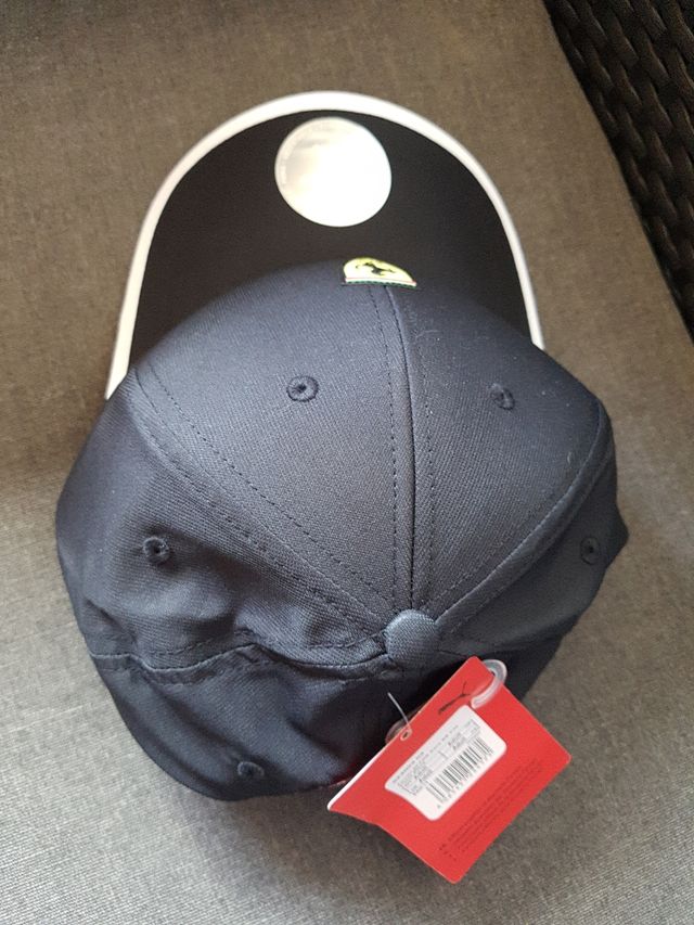 Gorra Ferrari negra