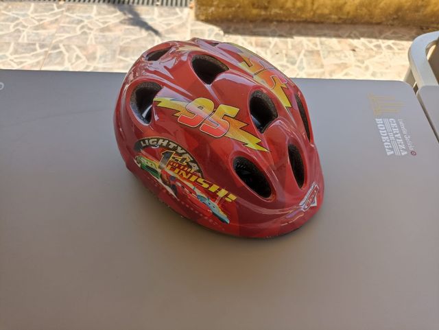 Casco de bici o patinete Rayo maqueen 
