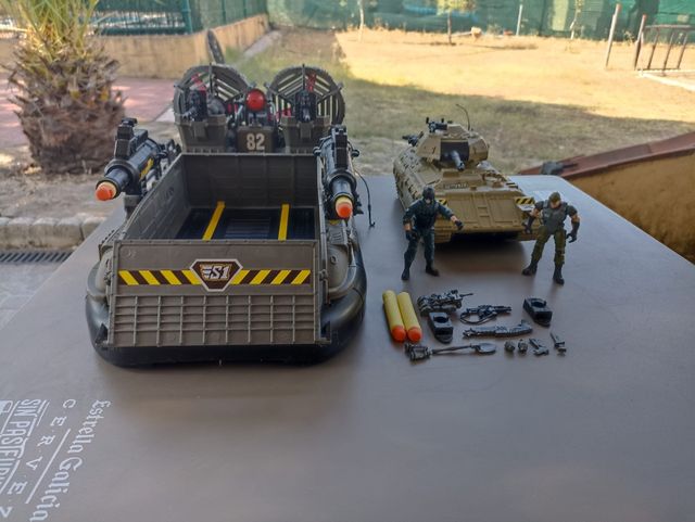 Tanque más barcaza amfibia