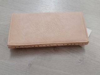 Monedero plateado y cartera
