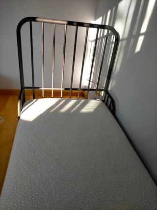 CAMA EXTENSIBLE IKEA PARA PEQUEÑOS Y MAYORES