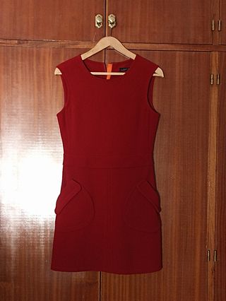Vestido rojo vino
