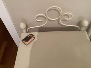 Cabecero y mesilla de forja blanco envejecido