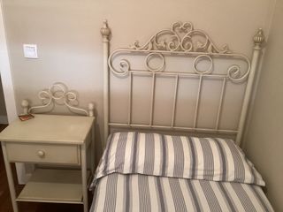 Cabecero y mesilla de forja blanco envejecido