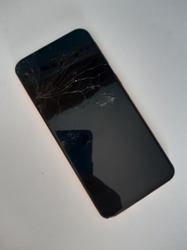 Pantalla rota-Samsung a40 64gb