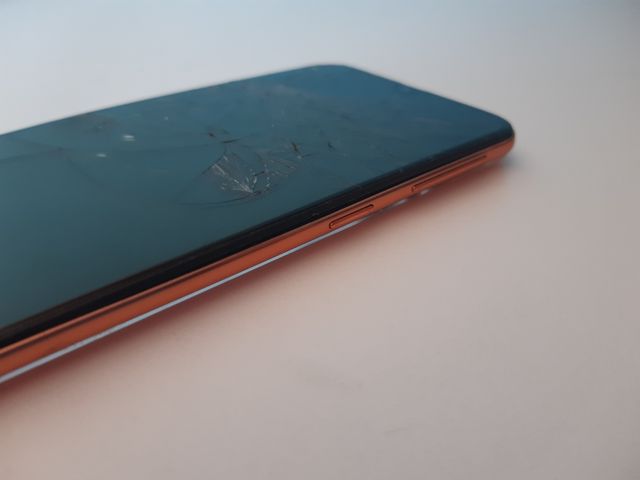 Pantalla rota-Samsung a40 64gb