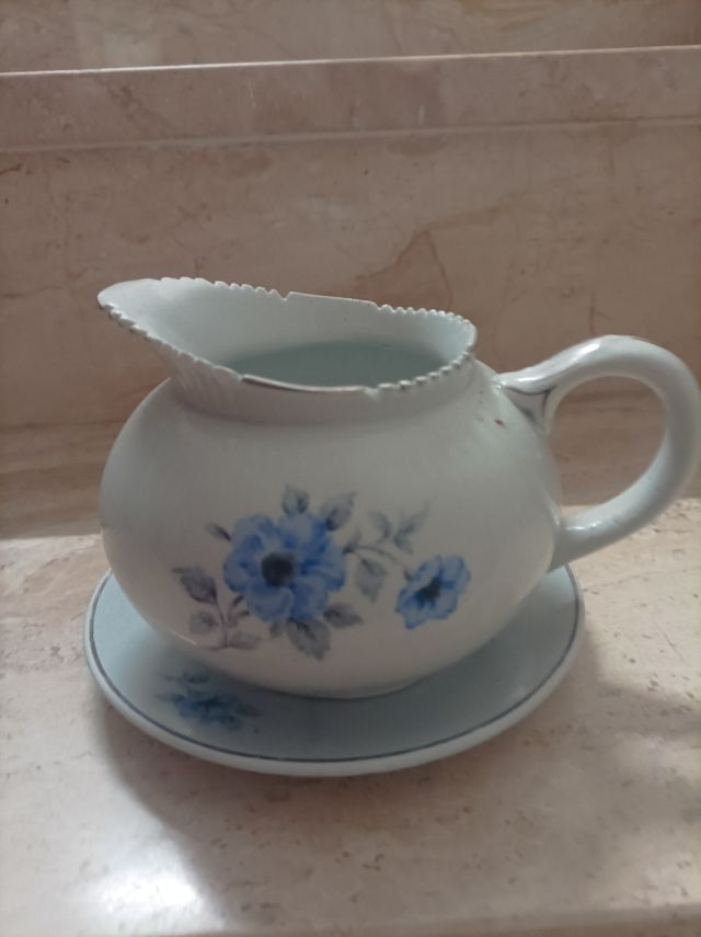 Antico barattolo in porcellana