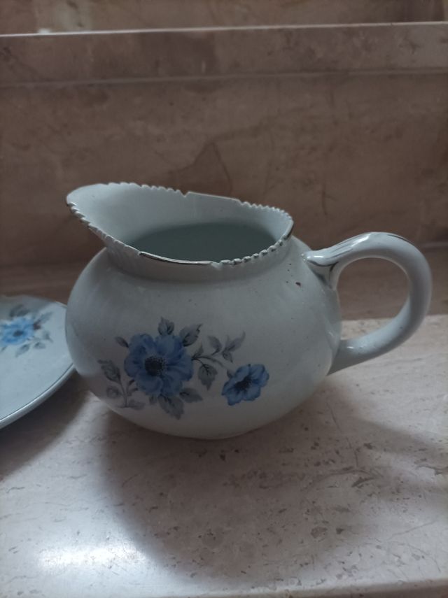 Antico barattolo in porcellana