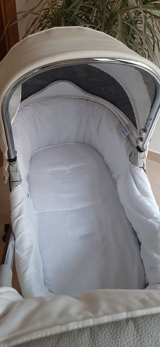 Carro bebecar polipiel blanco y gris
