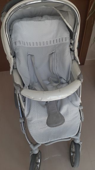 Carro bebecar polipiel blanco y gris