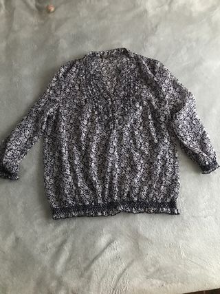 Blusa azul y blanca de Sfera talla L