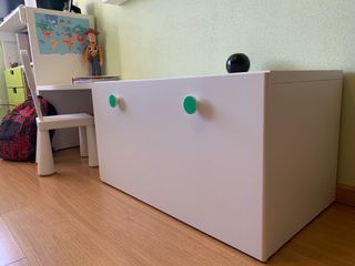 Escritorio y arcón infantil