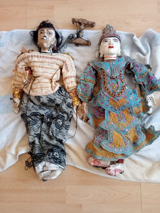 muñecas marionetas de madera lacada