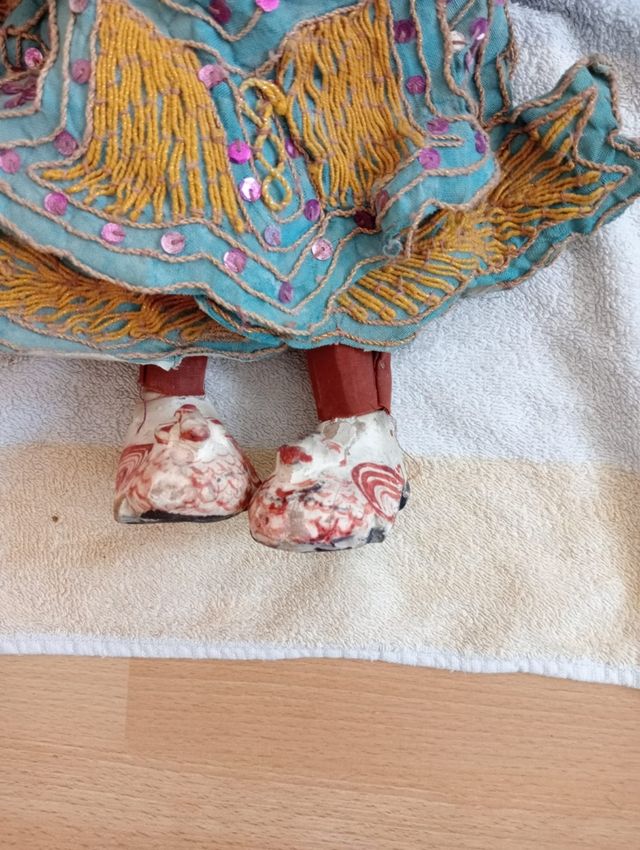 muñecas marionetas de madera lacada