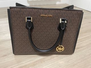 Bolso MK de color marron y negro
