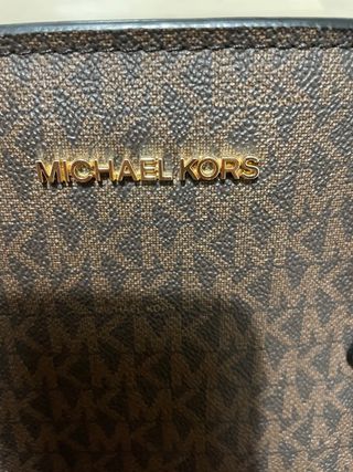 Bolso MK de color marron y negro