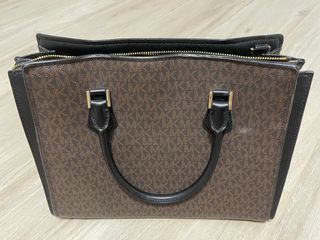 Bolso MK de color marron y negro