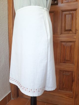 Falda Blanca con Decoración Delantera 