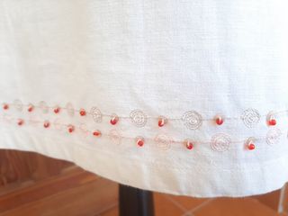 Falda Blanca con Decoración Delantera 