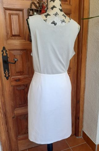 Falda Blanca con Decoración Delantera 
