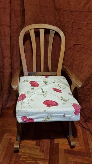 Mecedora rustica de madera de pino