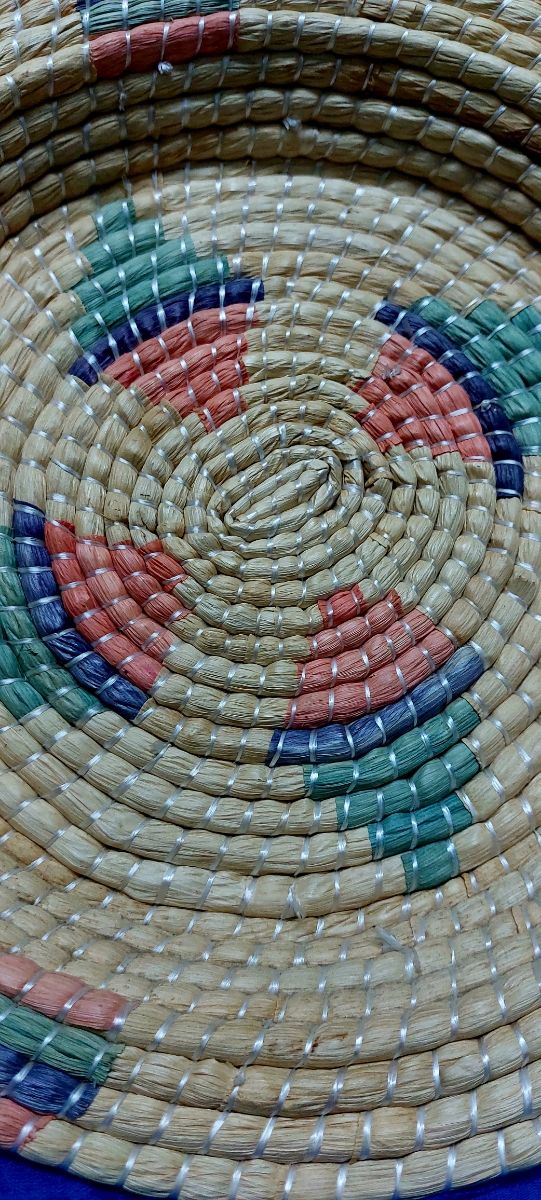 Bandeja de esparto hecha a mano, bonito dibujo