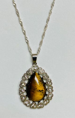 Colgante ojo de tigre y cadena en acero inoxidable